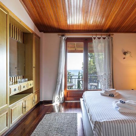 Luna Villa Private Beach Néa Iráklia Kültér fotó