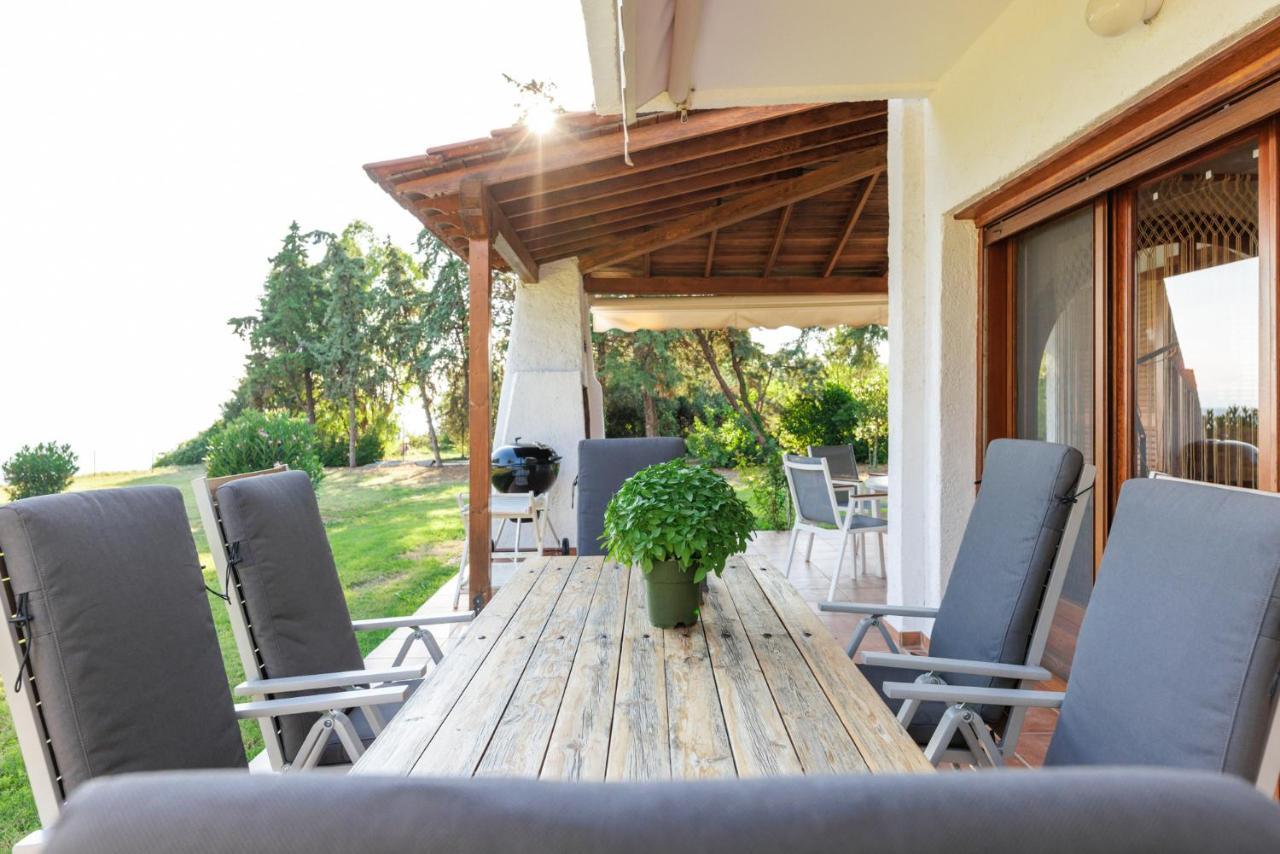 Luna Villa Private Beach Néa Iráklia Kültér fotó