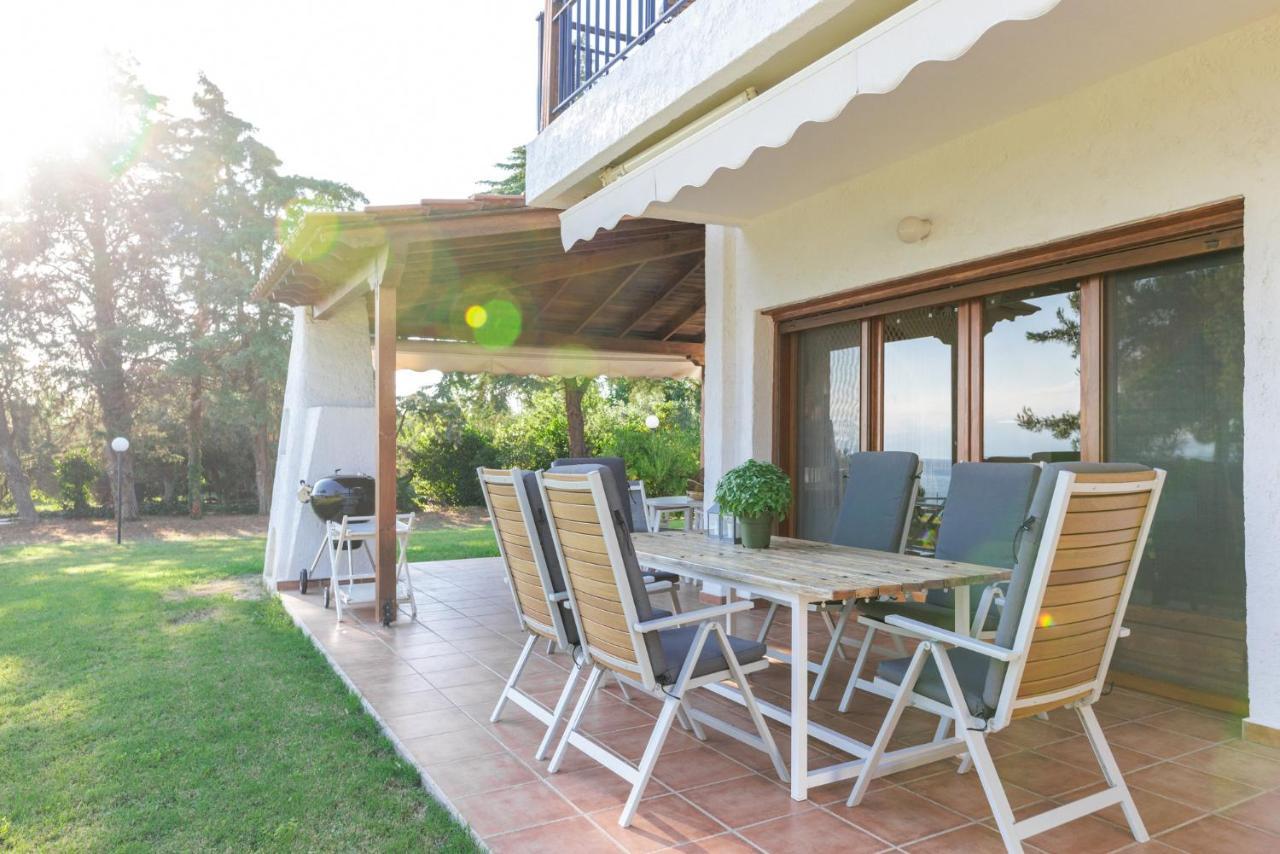 Luna Villa Private Beach Néa Iráklia Kültér fotó